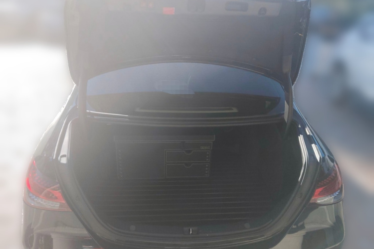 奔驰E级 2021款 E 260 L 4MATIC局部细节23