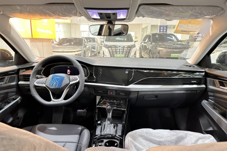 大众 帕萨特 2025款 出众款 330TSI 星空精英版中控内饰7003