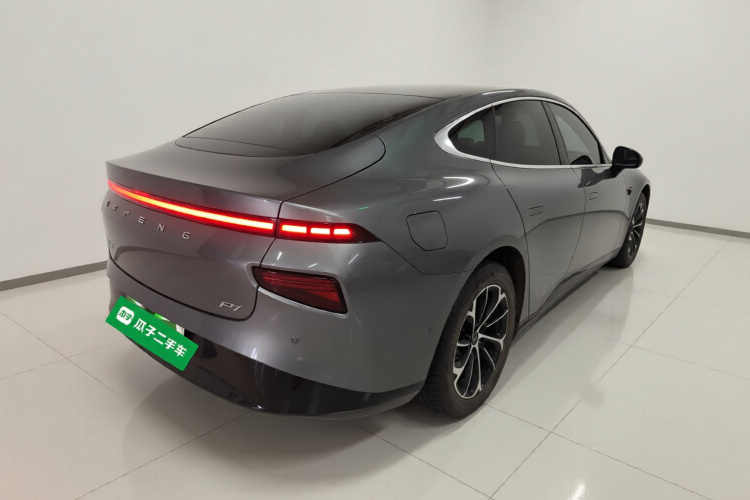 小鹏P7 2022款 480E车身外观7