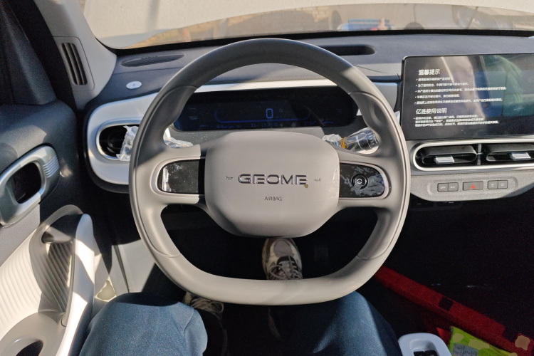 吉利银河 熊猫 2025款 210km 元气熊中控内饰13