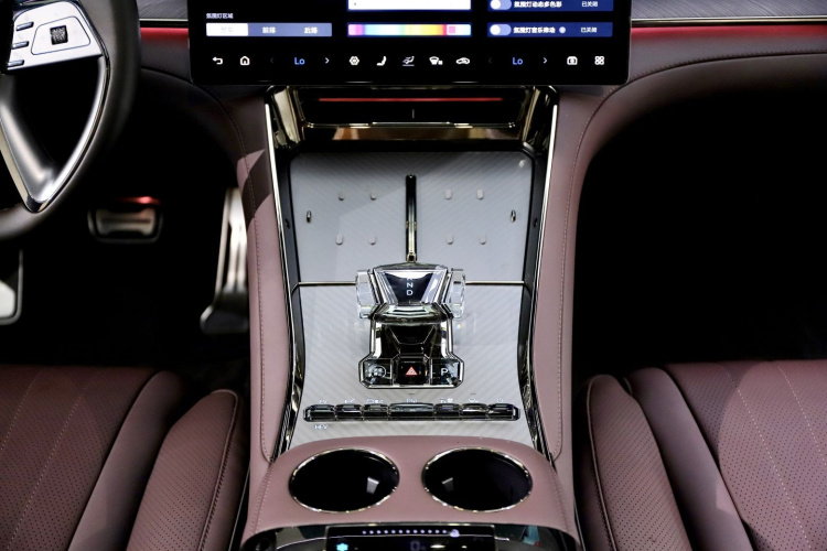腾势Z9GT 2024款 1100四驱Max首发版中控内饰7006