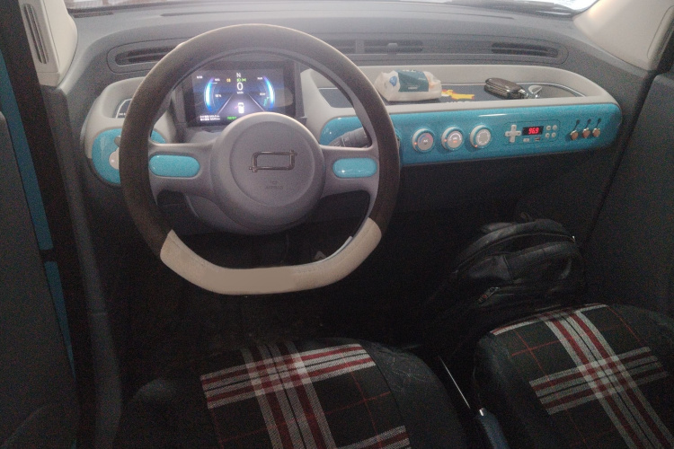 奔腾小马 2025款 222km 灵动马中控内饰7002