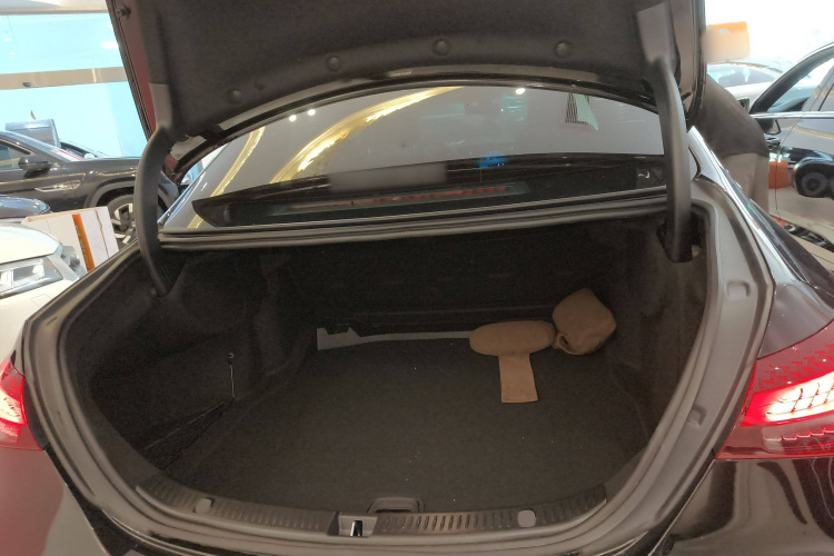 奔驰E级 2022款 改款二 E 260 L 运动型机舱底盘23