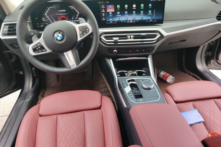 宝马3系 2024款 325i M运动套装中控内饰7002