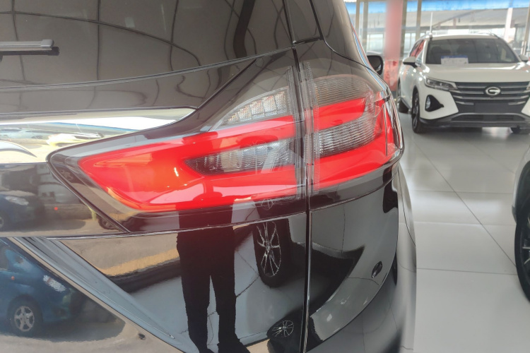 福特 锐界 2021款 PLUS EcoBoost 245 两驱豪锐型 7座车身外观9