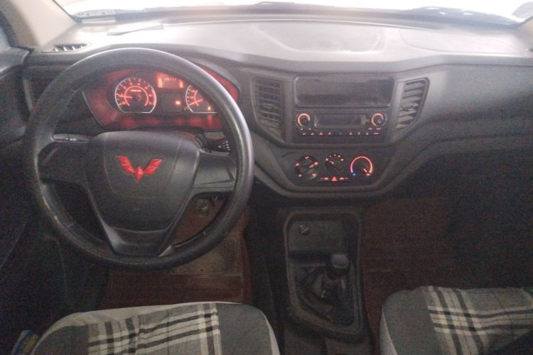 五菱汽车 五菱宏光V 2022款 1.5L劲取版电动助力LAR中控内饰12