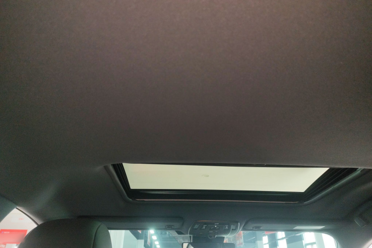 丰田 赛那SIENNA 2024款 2.5L混动 四驱尊贵版中控内饰22