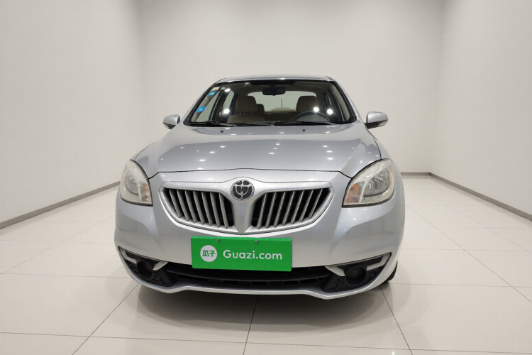 中华H330 2013款 1.5L 手动舒适型车身外观2