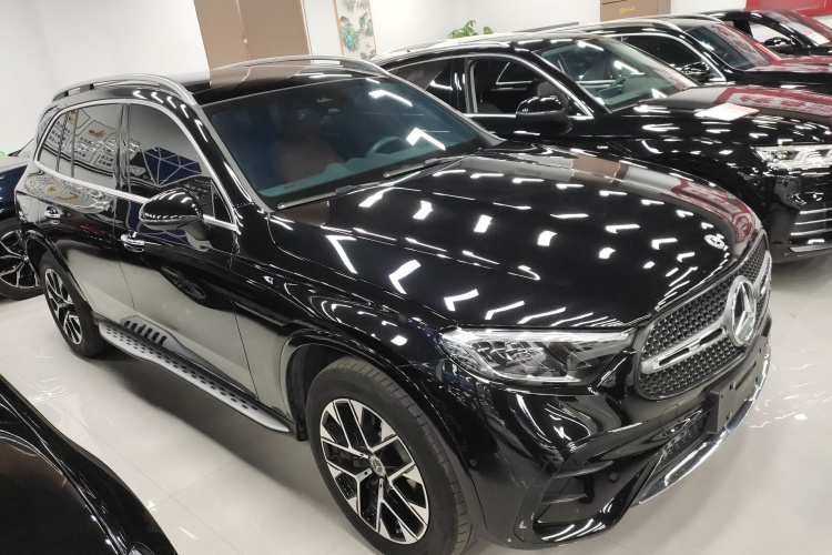 奔驰GLC 2024款  改款 GLC 260 L 4MATIC 豪华型 5座车身外观3