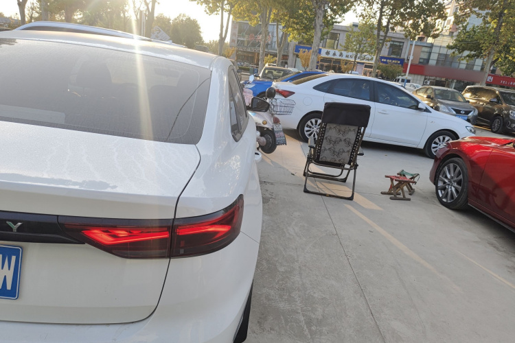 吉利汽车 帝豪 2022款 第4代 1.5L 手动豪华型车身外观9