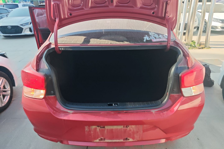 现代 瑞纳 2017款 1.4L 手动焕彩版 国V机舱底盘23