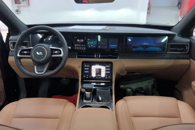 理想汽车 理想ONE 2021款 增程6座版中控内饰12