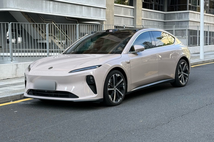 蔚来ET5 2022款 75kWh车身外观1