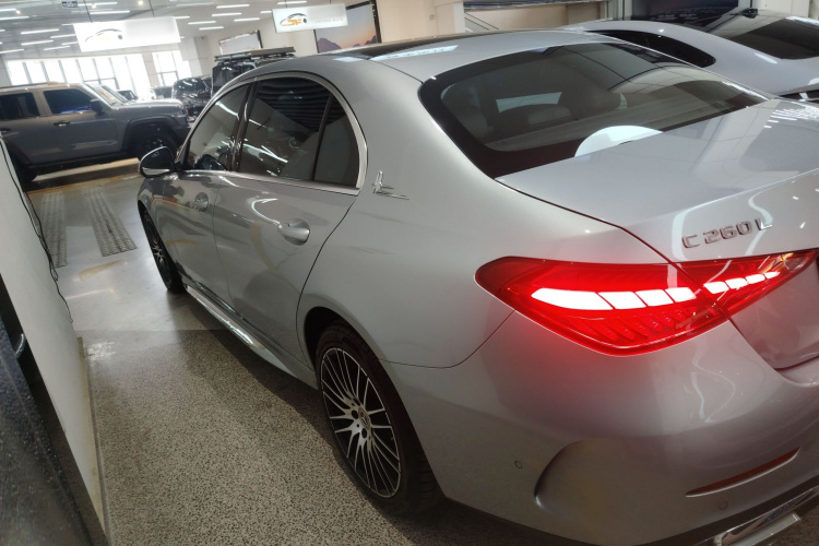 奔驰C级 2022款 C 260 L 运动版车身外观4