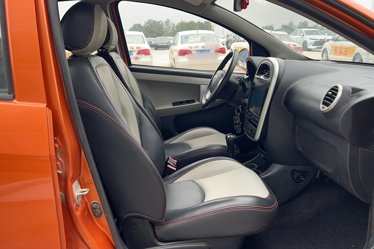 吉利汽车 熊猫经典 2015款 1.5L 自动酷趣版局部细节41