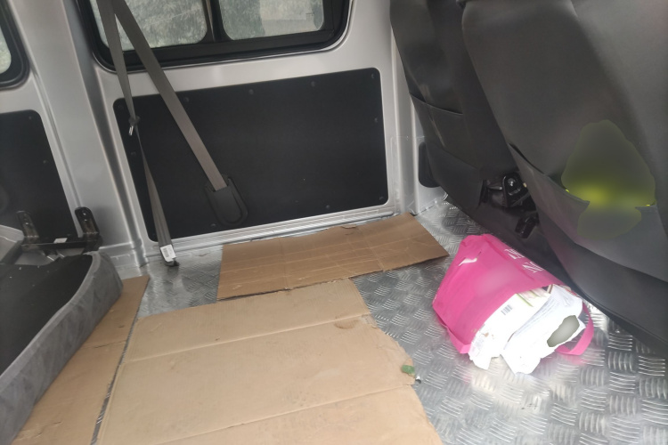 长安凯程 长安睿行M60 2023款 1.6L CNG舒适型客车6座中控内饰21