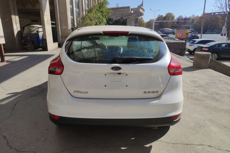 福特 福克斯 2017款 两厢 1.6L 自动舒适型智行版车身外观6