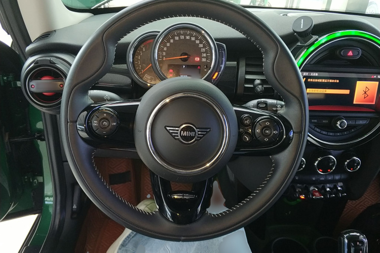 MINI 2020款 1.5T COOPER 艺术家中控内饰13