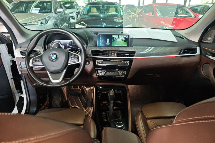 宝马X1 2019款 xDrive20Li 尊享型中控内饰7002