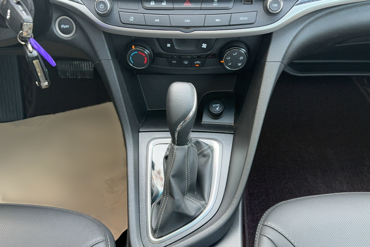 别克 英朗 2021款 改款 典范 1.5L 自动精英型局部细节18