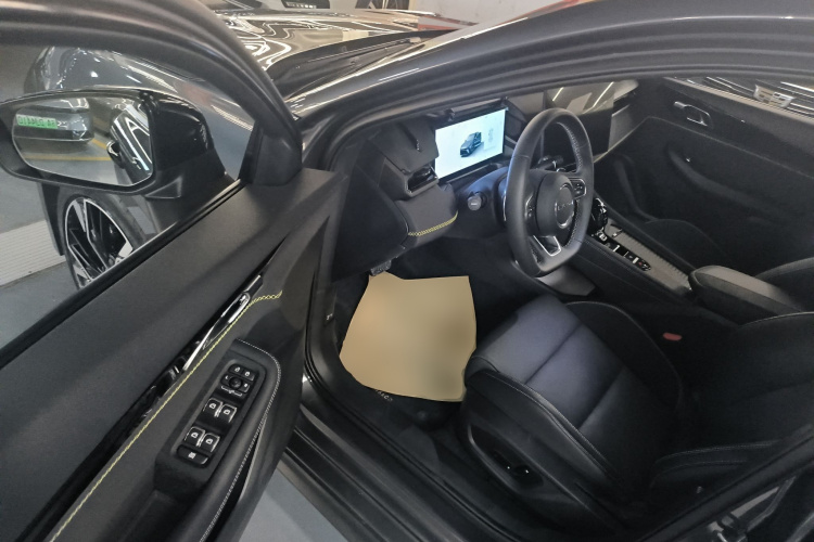 领克03 2025款 1.5TD DCT冠军版Pro中控内饰7003