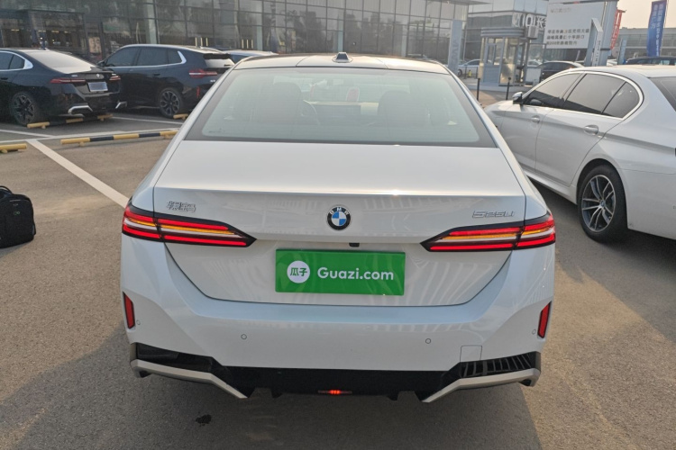 宝马5系 2024款 525Li M运动套装车身外观6