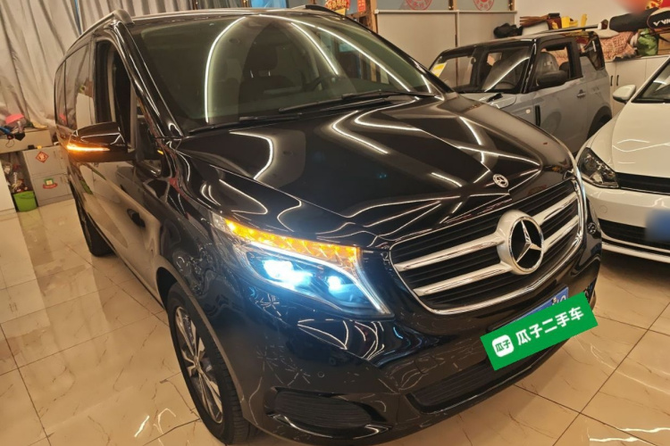 奔驰V级 2018款 V 260 领航版 国V车身外观3