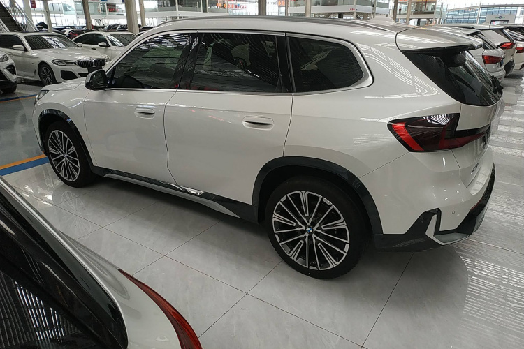 宝马X1 2023款 xDrive25Li X设计套装车身外观4