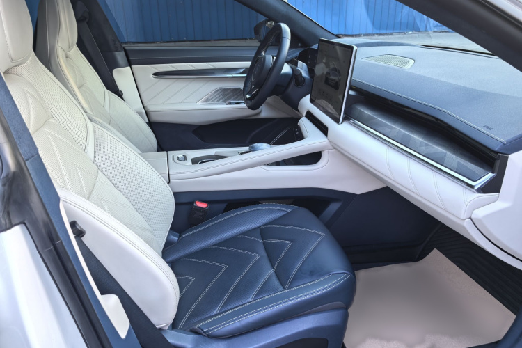 极氪001 2023款 WE版 86kWh中控内饰7008