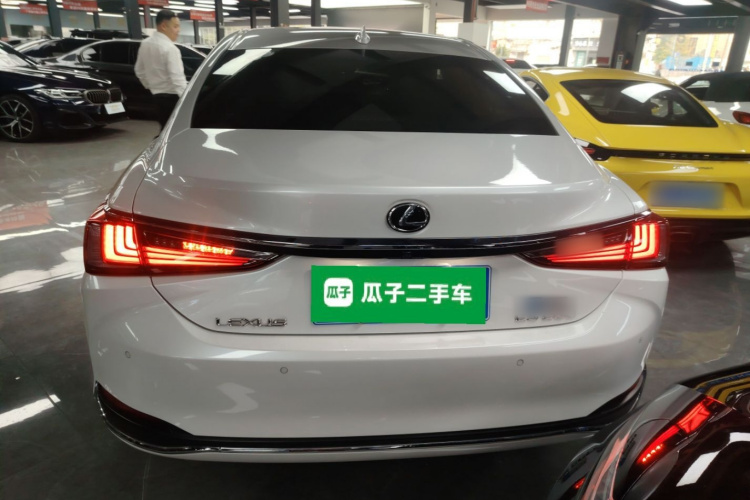 雷克萨斯ES 2021款 200 豪华版车身外观6