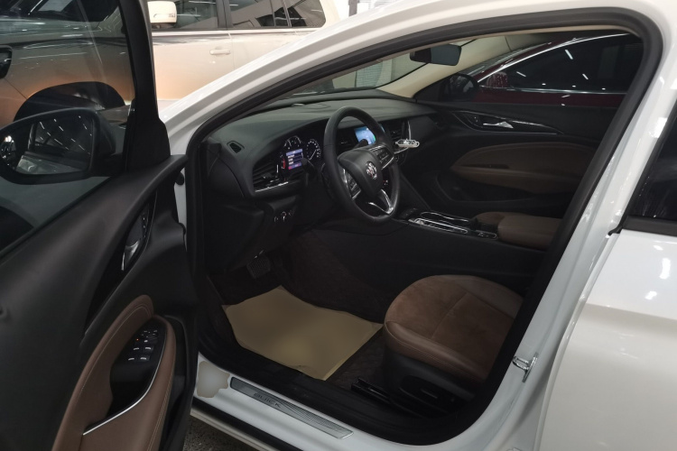 别克 君威 2023款 552T 智享型中控内饰7003