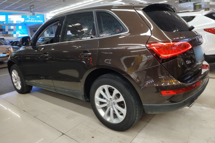 奥迪Q5 2015款 40 TFSI 技术型车身外观4