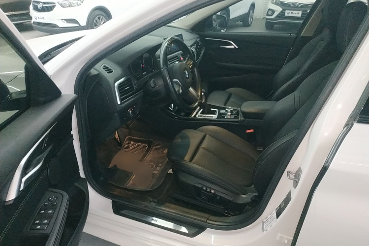 宝马1系 2019款 118i M运动套装中控内饰20