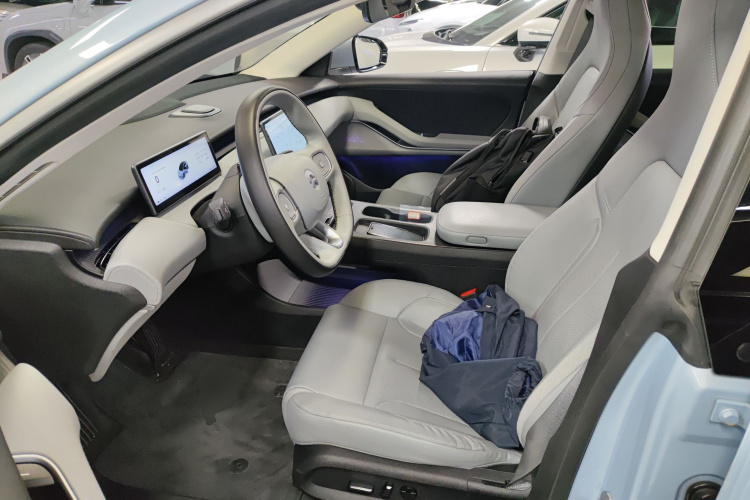 蔚来ET5 2022款 75kWh中控内饰19