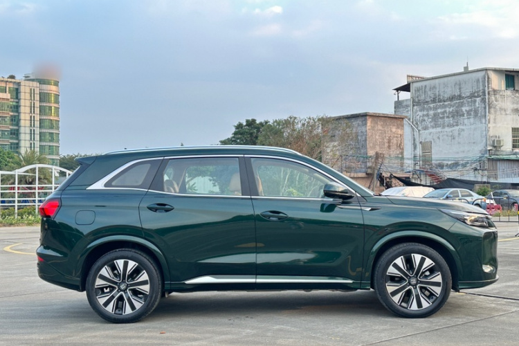 蓝电E5 PLUS 2025款 120km 标准旅行定制版 7座车身外观6004