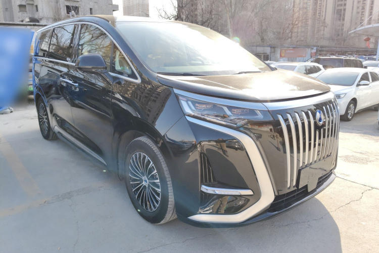 腾势D9 2022款 EV 600 四驱旗舰型车身外观3