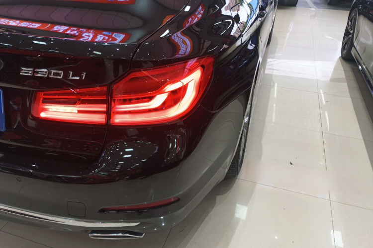 宝马5系 2018款 改款 530Li 领先型 豪华套装车身外观6006