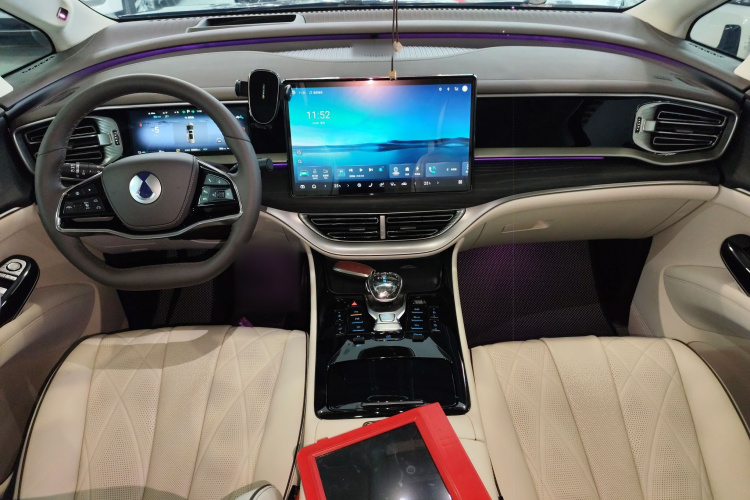 腾势D9 2024款 DM-i 980 四驱旗舰型中控内饰7002