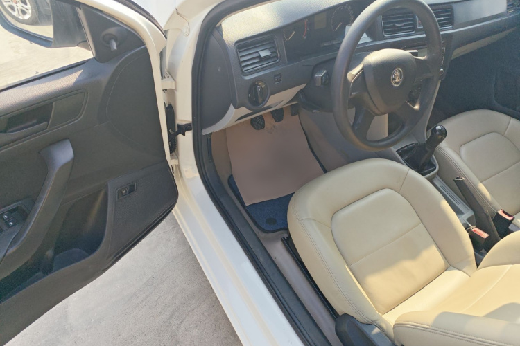 斯柯达 昕锐 2013款 1.6L 手动乐选型中控内饰7002