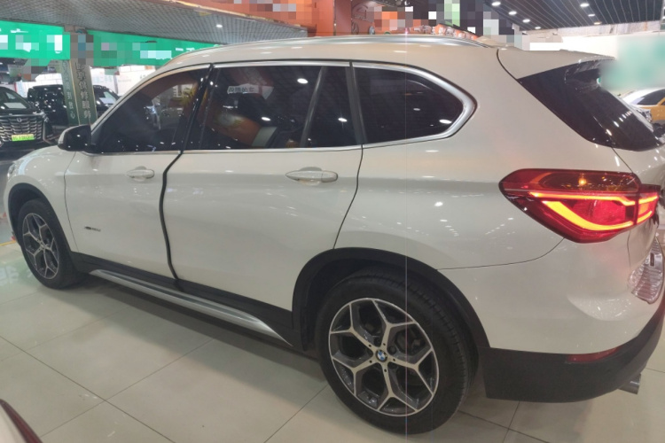 宝马X1 2018款 xDrive20Li 尊享型车身外观4