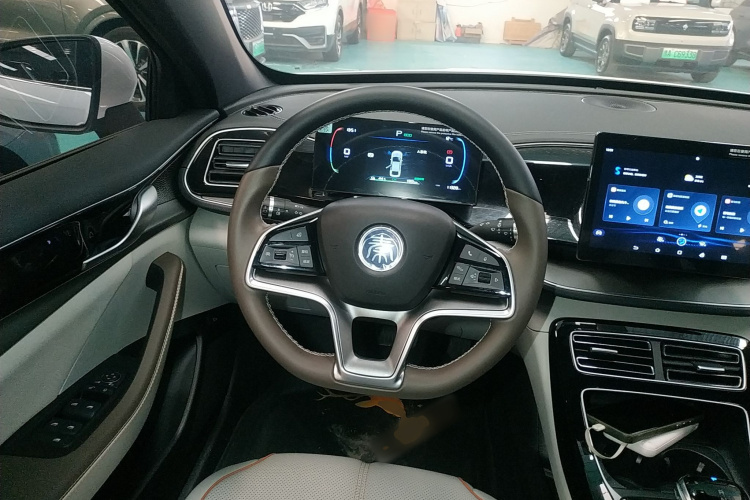 比亚迪 秦PLUS 2024款 荣耀版 EV 420KM领先型中控内饰13
