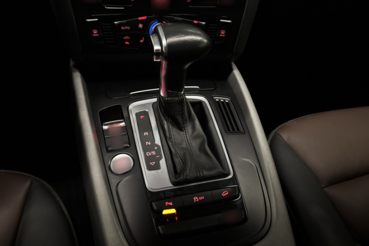 奥迪Q5 2017款 Plus 40 TFSI 进取型中控内饰7008