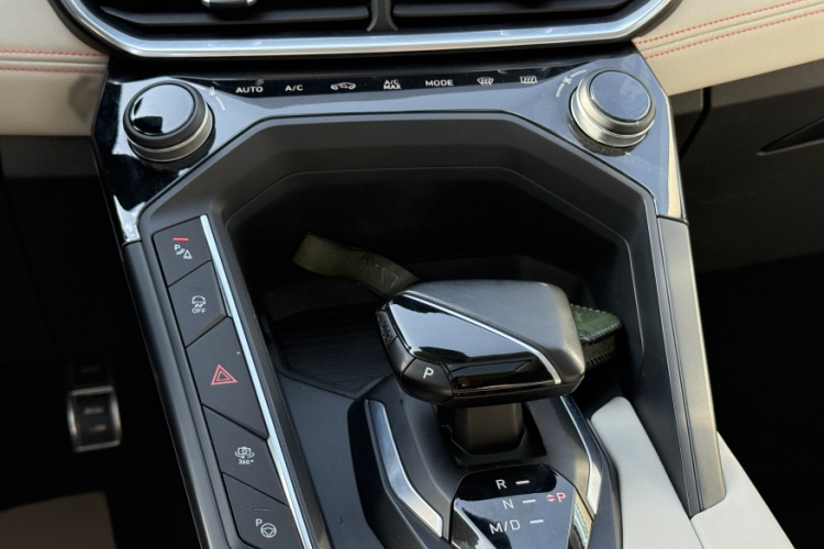 领克06 2020款 1.5T 耀Halo局部细节18