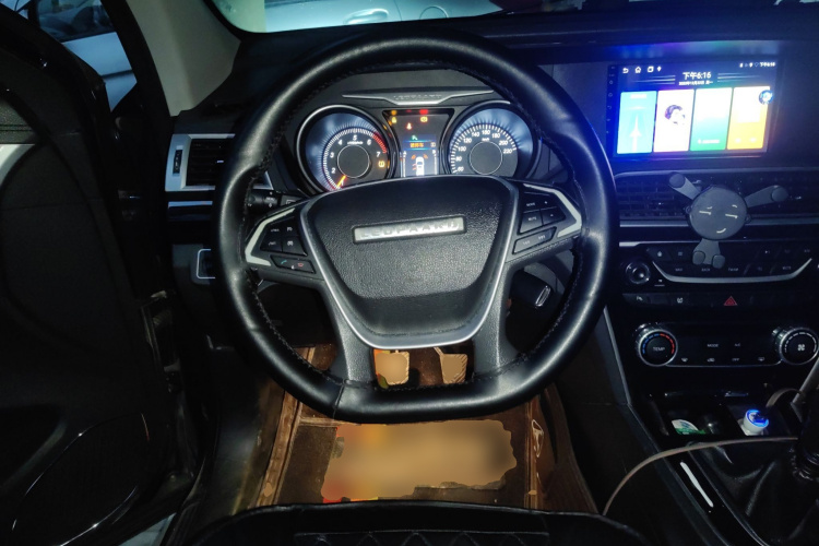 猎豹汽车 猎豹CS10 2016款 2.0T 手动卓越型中控内饰13