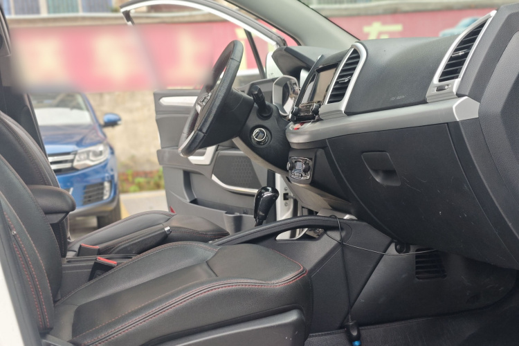 江汽集团 瑞风S3 2016款 1.5L CVT豪华智能型中控内饰7009