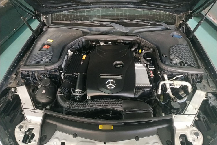 奔驰E级 2016款 E 300 L 运动时尚型机舱底盘24