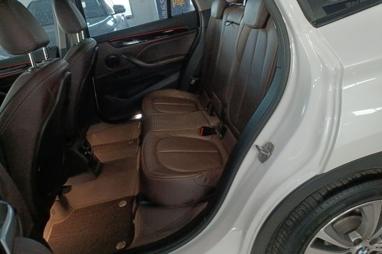 宝马X1 2018款 sDrive18Li 尊享型中控内饰21