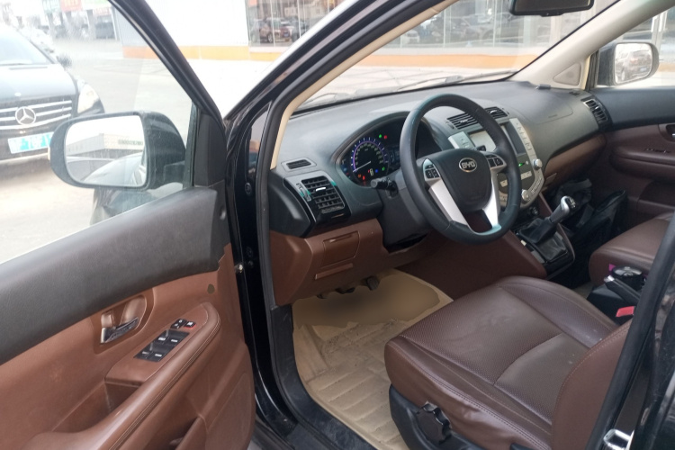 比亚迪S6 2014款 2.0L 手动豪华型 5座中控内饰7003