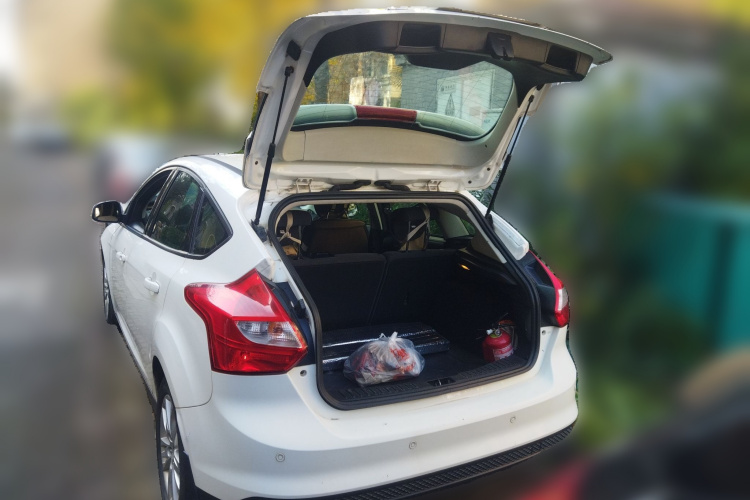 福特 福克斯 2012款 两厢 1.6L 手动舒适型中控内饰23