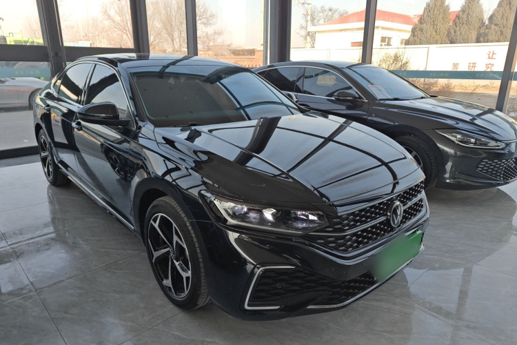 大众 帕萨特 2025款 出众款 380TSI 星空龙腾版车身外观3